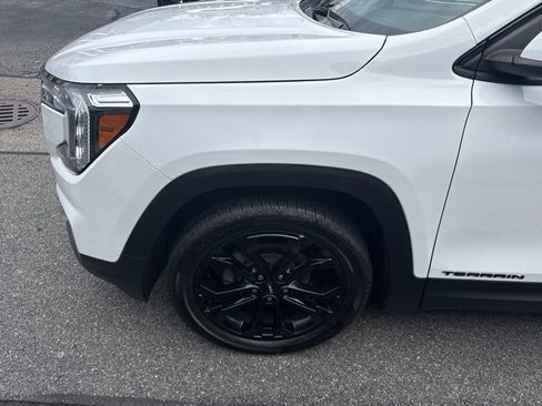 Used 2022 GMC Terrain SLE w/ Driver Convenience Package image 4