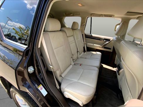 Used 2018 Lexus GX 460 Premium w/ Premium Package AWD/4WD image 18