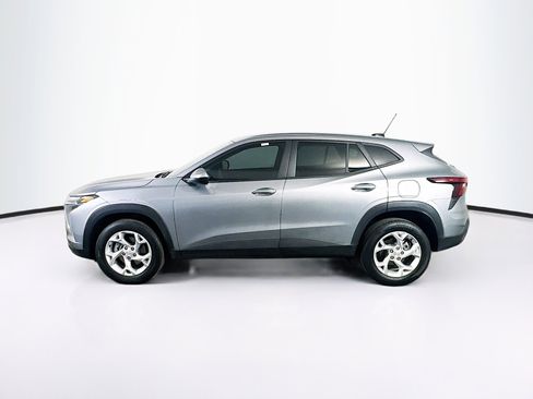 Used 2026 Chevrolet Trax LS w/ LS Convenience Package FWD image 4