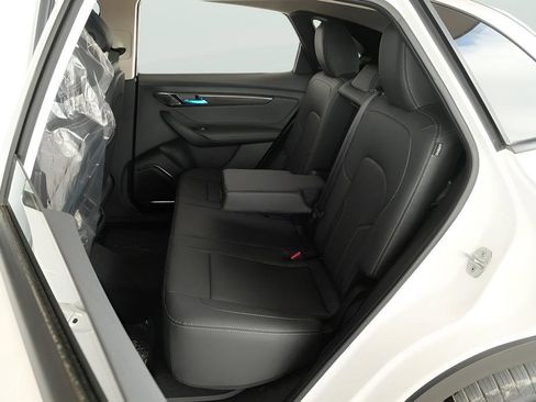 New 2025 VinFast VF 8 Eco AWD/4WD image 16