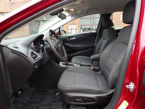 Used 2018 Chevrolet Cruze LT w/ Convenience Package image 10