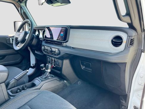 Used 2025 Jeep Wrangler Unlimited Sahara image 27