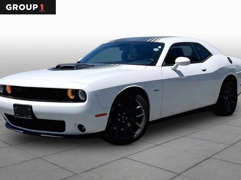 Used 2017 Dodge Challenger R/T Plus RWD image 1