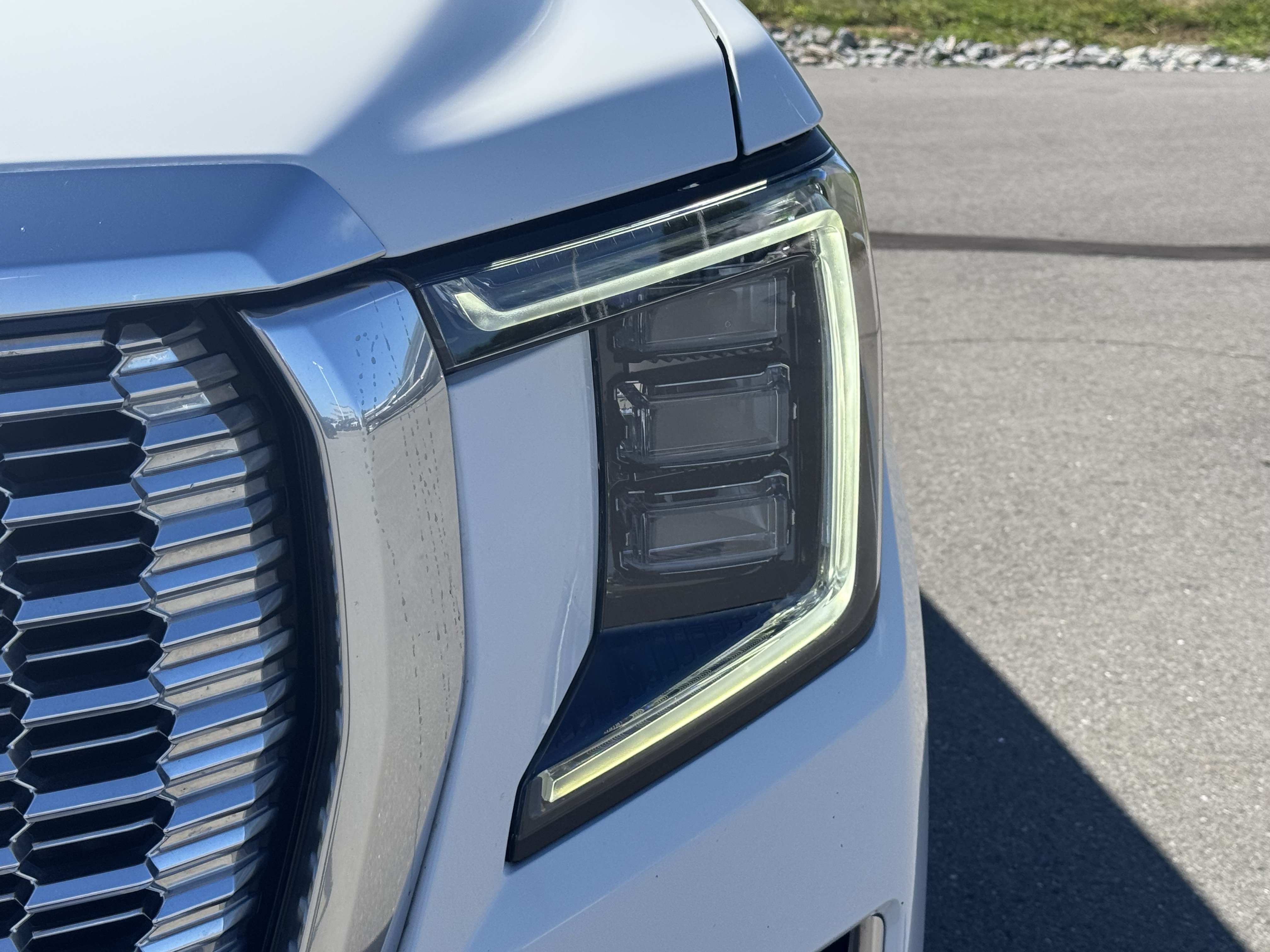 Used 2023 GMC Yukon XL Denali AWD/4WD image 10