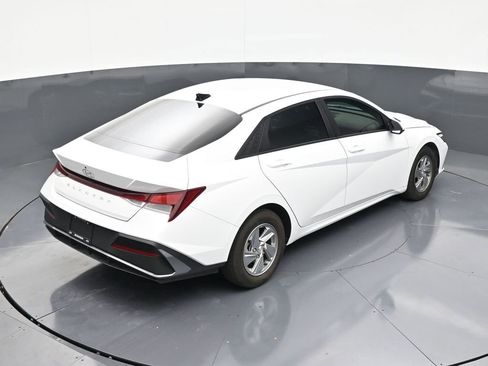 Used 2024 Hyundai Elantra SE FWD image 16