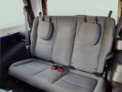 Used 2025 Jeep Wrangler Sport image 11