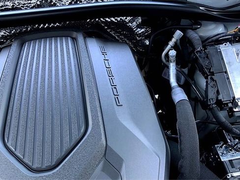 New 2025 Porsche Macan image 40