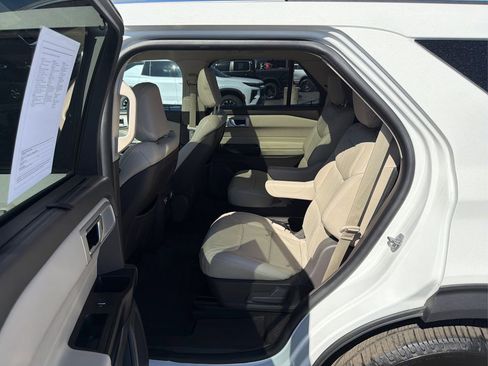 Used 2020 Ford Explorer Platinum w/ Premium Technology Package AWD/4WD image 21