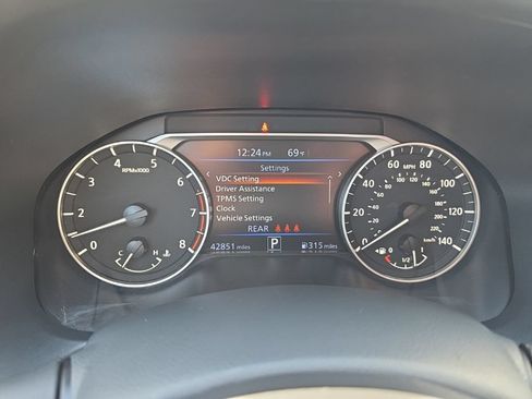 Used 2025 Nissan Altima 2.5 SV FWD image 17