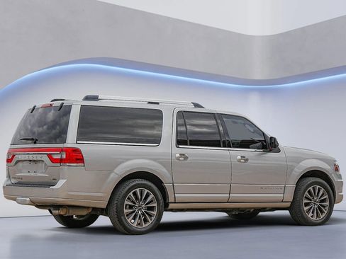 Used 2015 Lincoln Navigator L 4WD image 10