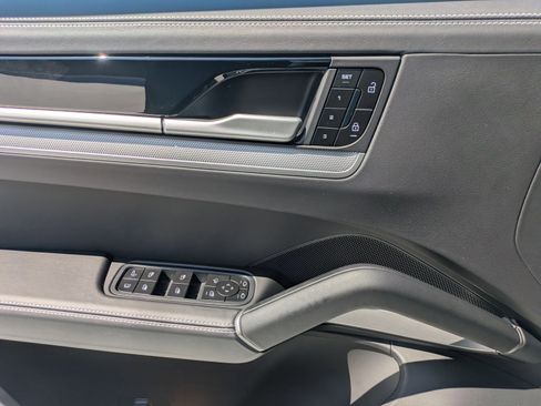 New 2025 Porsche Cayenne E-Hybrid image 13