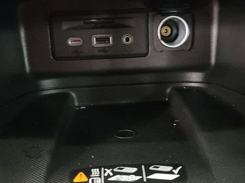 Used 2023 Chevrolet Equinox Premier image 30