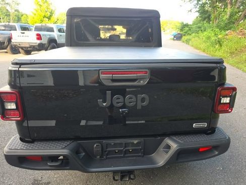 Used 2020 Jeep Gladiator Overland AWD/4WD image 4