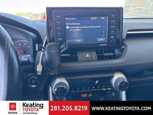 Used 2020 Toyota RAV4 XLE Premium image 21