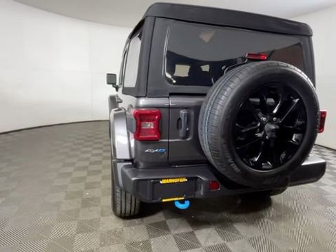 Used 2024 Jeep Wrangler Unlimited Sahara w/ Technology Group AWD/4WD image 6