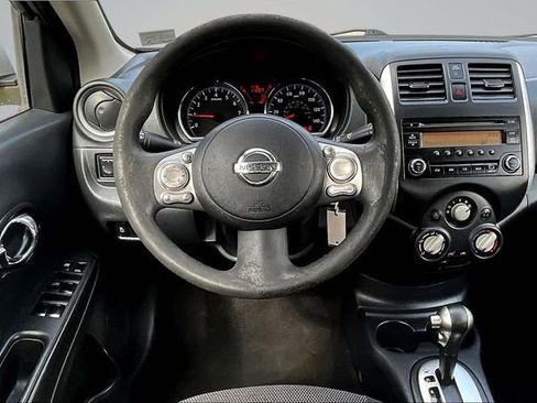 Used 2014 Nissan Versa SV w/ Convenience Package image 8