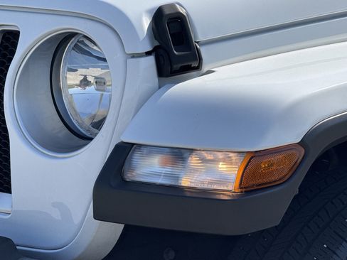 Used 2023 Jeep Wrangler Sahara image 5