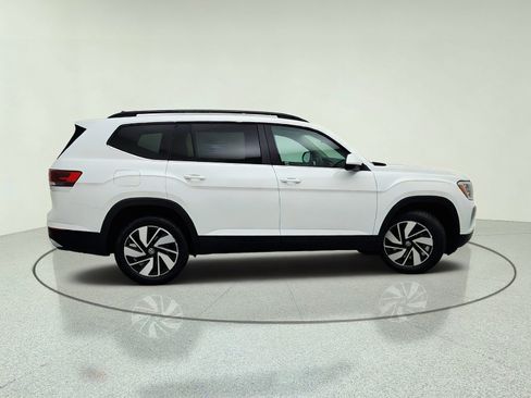 Used 2024 Volkswagen Atlas SE w/ Panoramic Sunroof Package FWD image 7