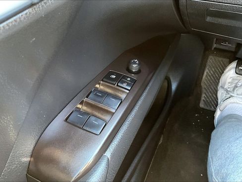 Used 2024 Toyota Camry SE image 34