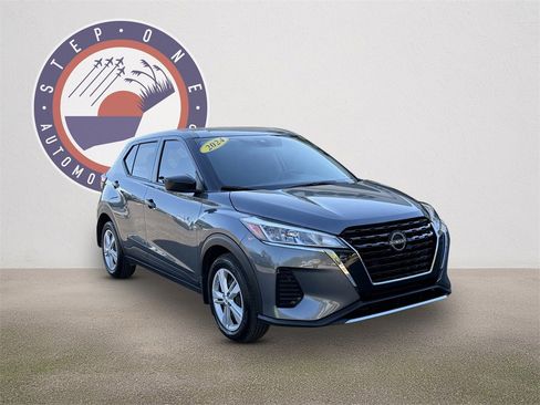 Used 2024 Nissan Kicks S image 2