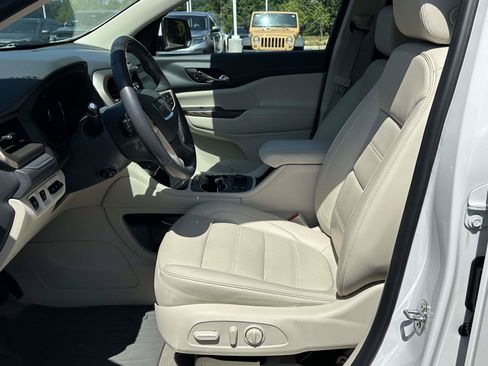 Used 2021 GMC Acadia Denali w/ Denali Technology Package FWD image 4
