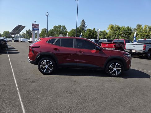 Used 2024 Chevrolet Trax RS w/ Driver Confidence Package FWD image 4