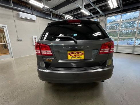 Used 2020 Dodge Journey SE w/ SE Popular Equipment Group FWD image 4