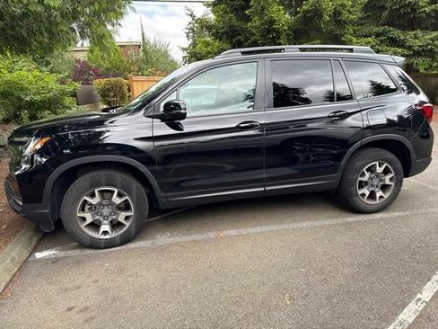 Used 2023 Honda Passport TrailSport image 3