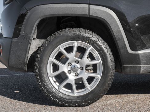 Used 2021 Jeep Renegade Latitude w/ Convenience Group image 12