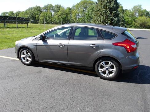 Used 2014 Ford Focus SE w/ SE Winter Package FWD image 16