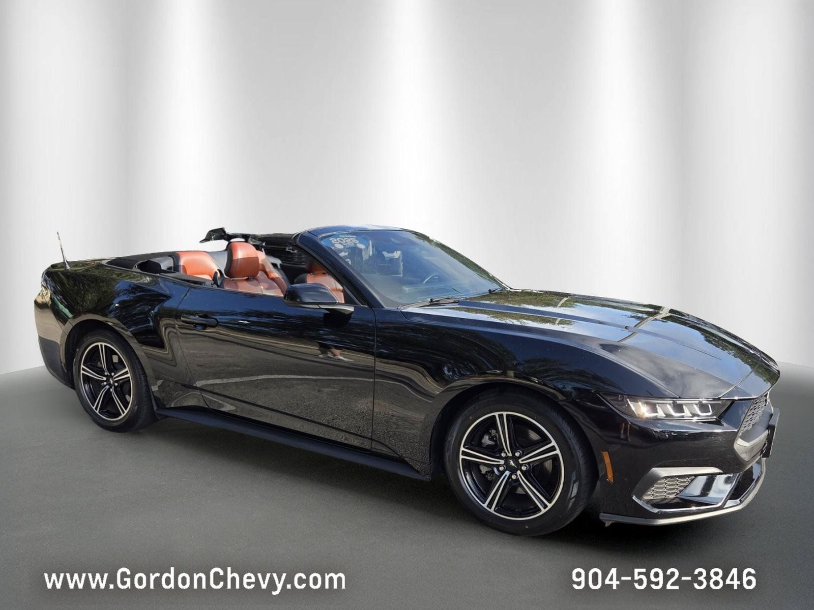 Used 2025 Ford Mustang Premium RWD image 8