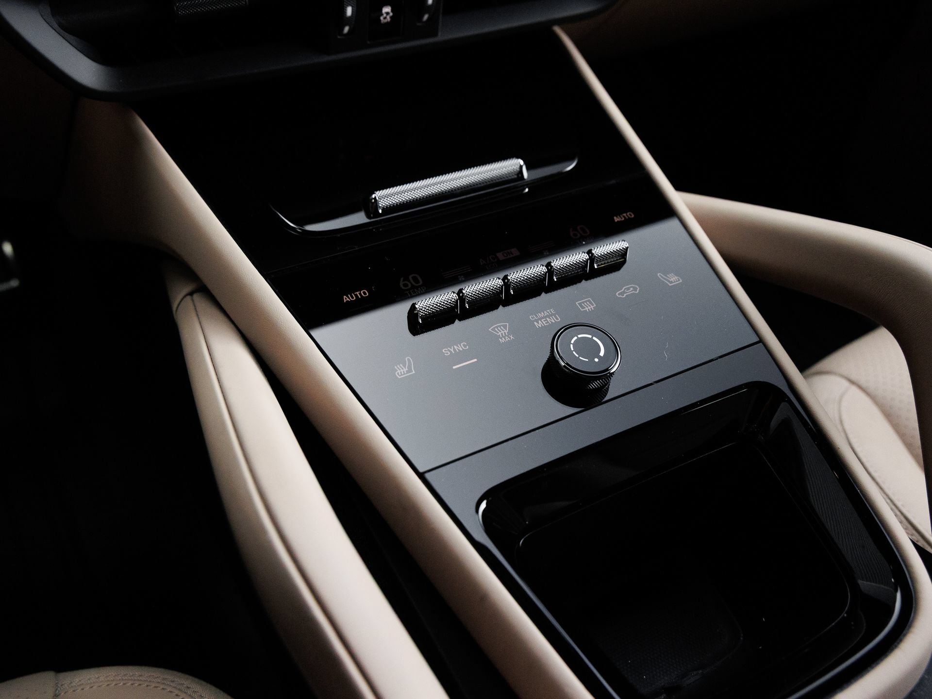 Certified 2025 Porsche Cayenne S AWD/4WD image 24
