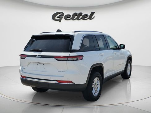 Used 2023 Jeep Grand Cherokee Laredo w/ Luxury Tech Group I RWD image 5