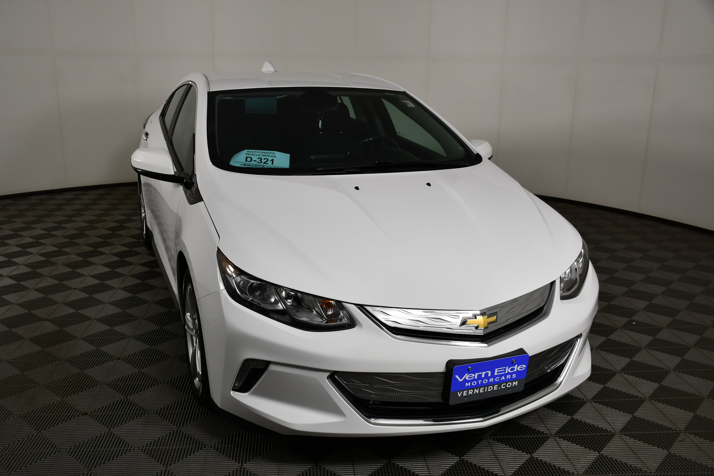 Used 2018 Chevrolet Volt LT w/ Comfort Package FWD image 3