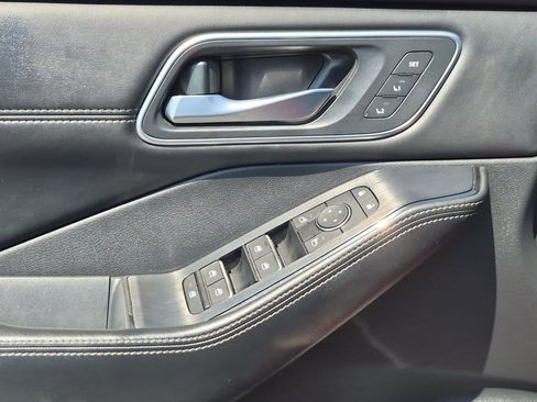 Used 2024 Nissan Rogue Platinum w/ Platinum Premium Package FWD image 13