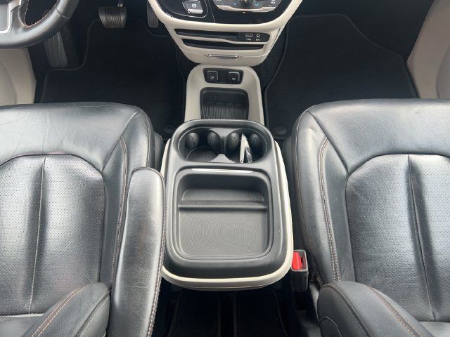 Used 2020 Chrysler Pacifica Touring-L FWD image 20
