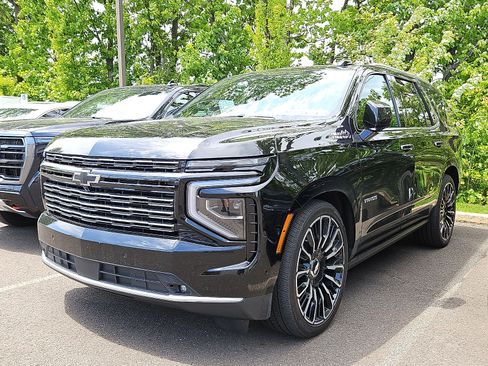 Used 2026 Chevrolet Tahoe High Country AWD/4WD image 3