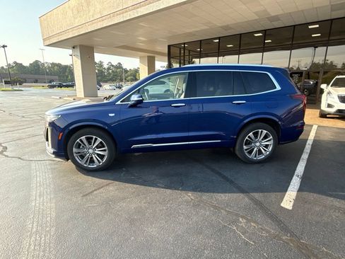 Used 2025 Cadillac XT6 Premium Luxury w/ LPO, Floor Liner Package AWD/4WD image 2
