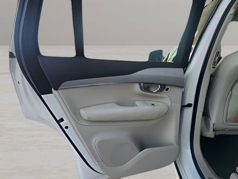 Used 2021 Volvo XC90 T5 Momentum image 18