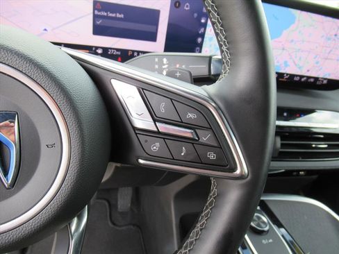 Used 2025 Buick Enclave Preferred image 18