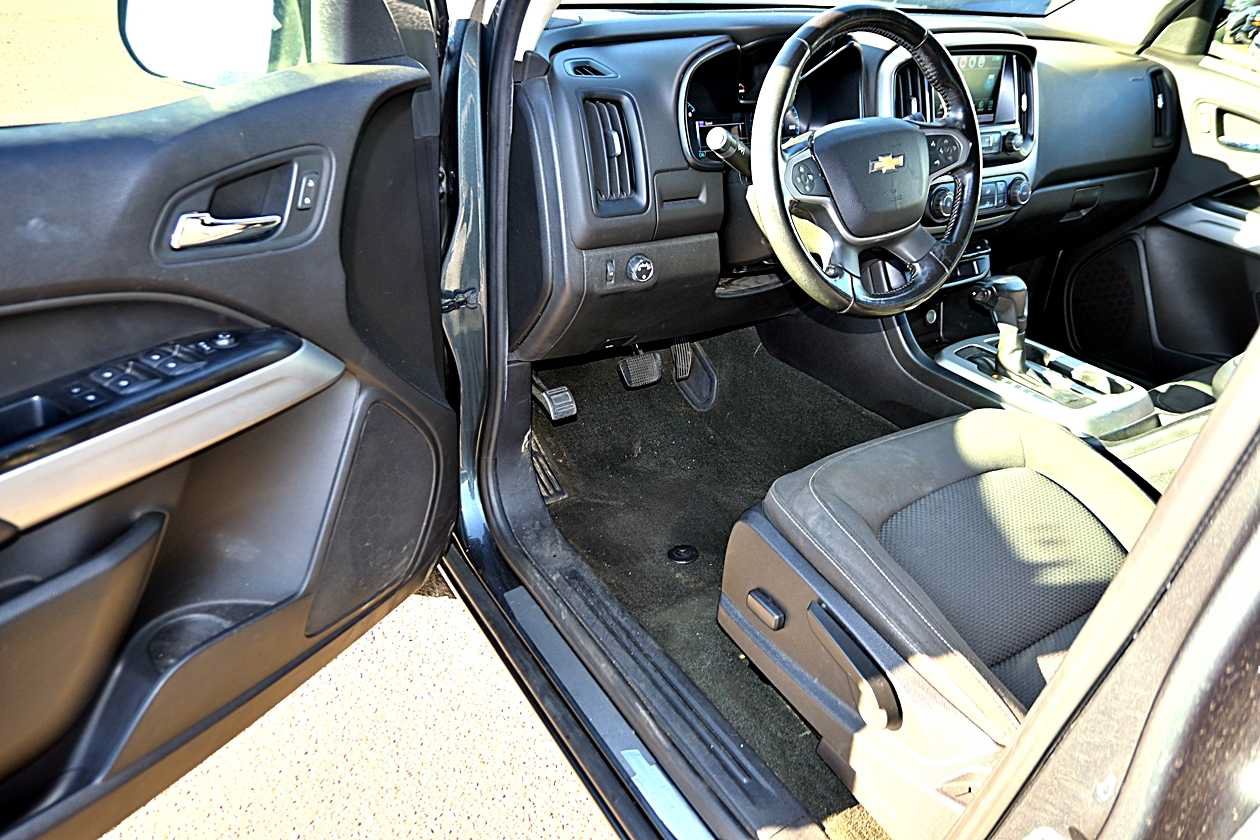 Used 2017 Chevrolet Colorado LT RWD image 14