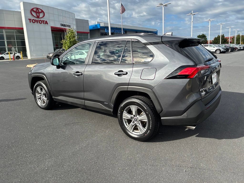 Used 2025 Toyota RAV4 LE AWD/4WD image 12