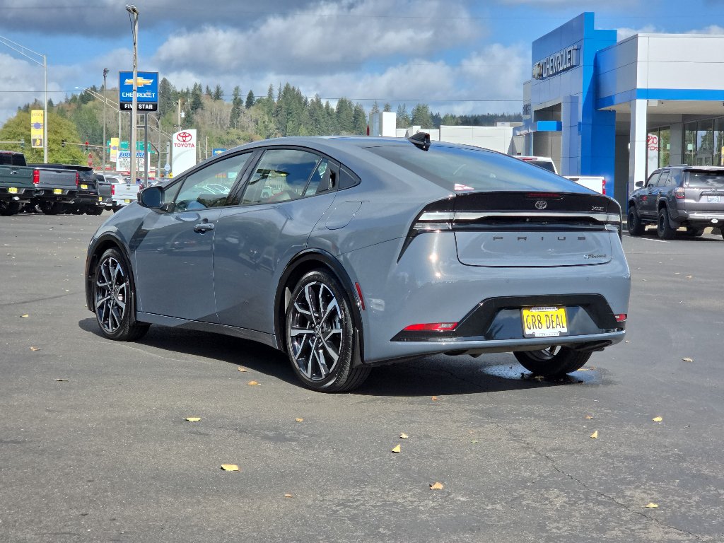 Used 2024 Toyota Prius Prime Premium FWD image 4