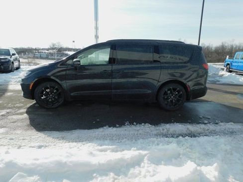 New 2026 Chrysler Pacifica Limited w/ S Appearance Package image 5