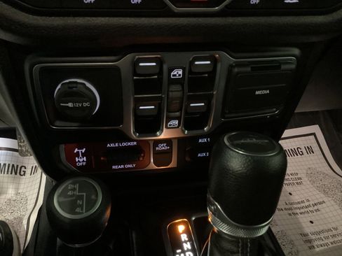 Used 2024 Jeep Gladiator Sport image 27