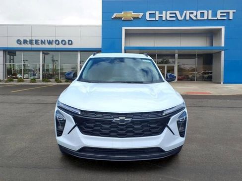 New 2026 Chevrolet Trax LT w/ Driver Confidence Package FWD image 2