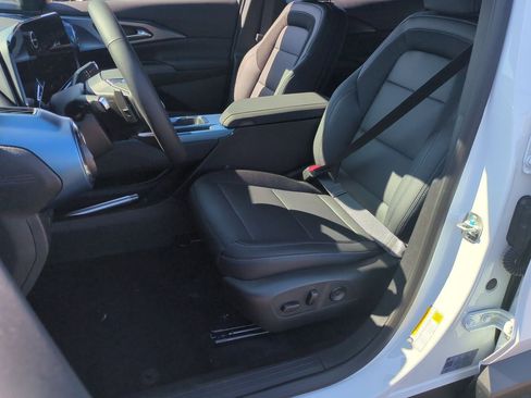 New 2026 Chevrolet Equinox EV LT image 18