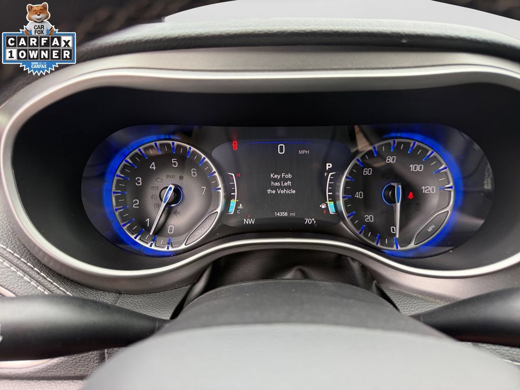 Used 2025 Chrysler Pacifica Select AWD/4WD image 24