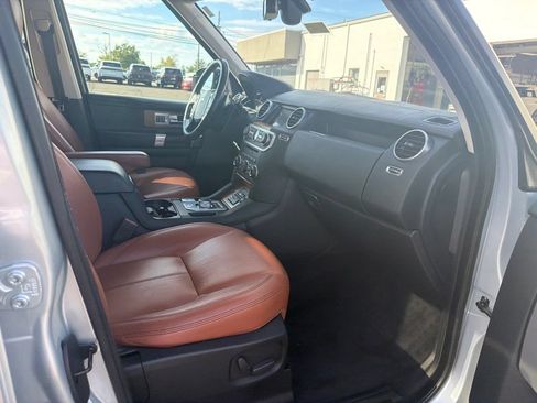 Used 2016 Land Rover LR4 HSE LUX AWD/4WD image 15
