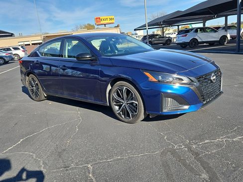 Used 2024 Nissan Altima 2.5 SR image 2